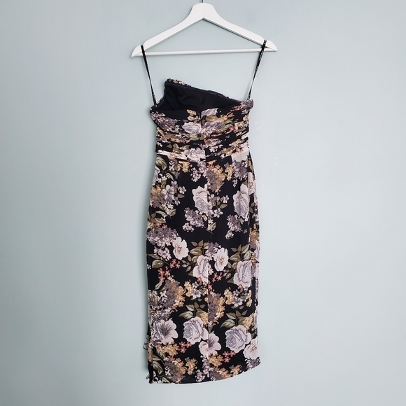 NEW Lavish Alice Pleated Asymmetric Bandeau Midi Dress In Black Rose - Picture 4 of 7